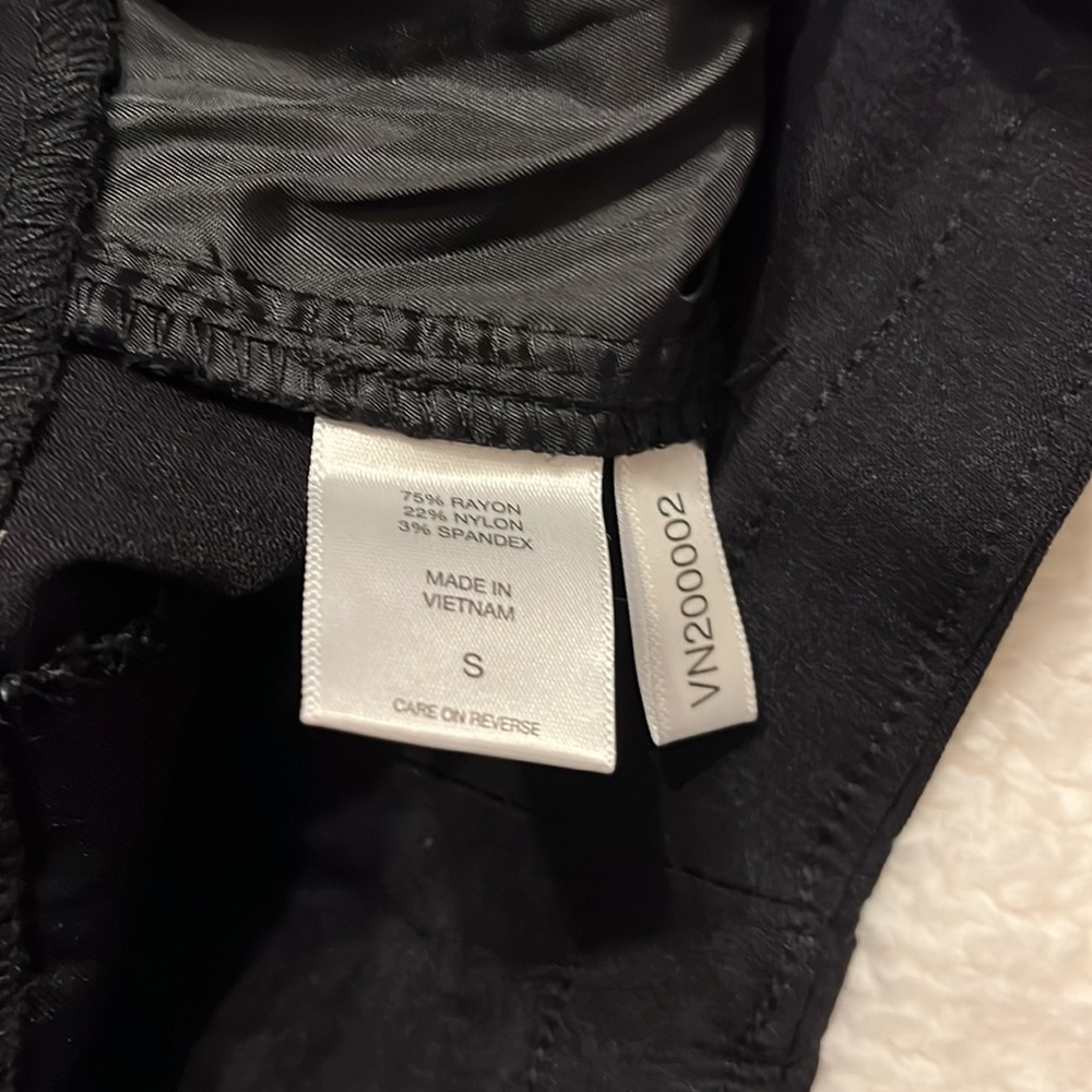 Black Bermuda shorts - NY & C size small - Picture 6 of 7